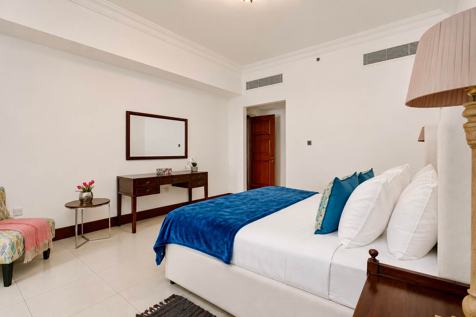 Palm Jumeirah Beach Access Apartment - Image 12
