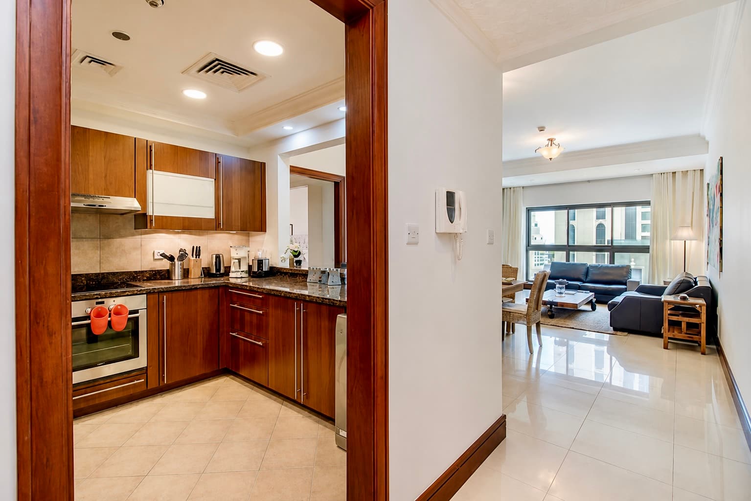 Palm Jumeirah Beach Access Apartment - Image 7