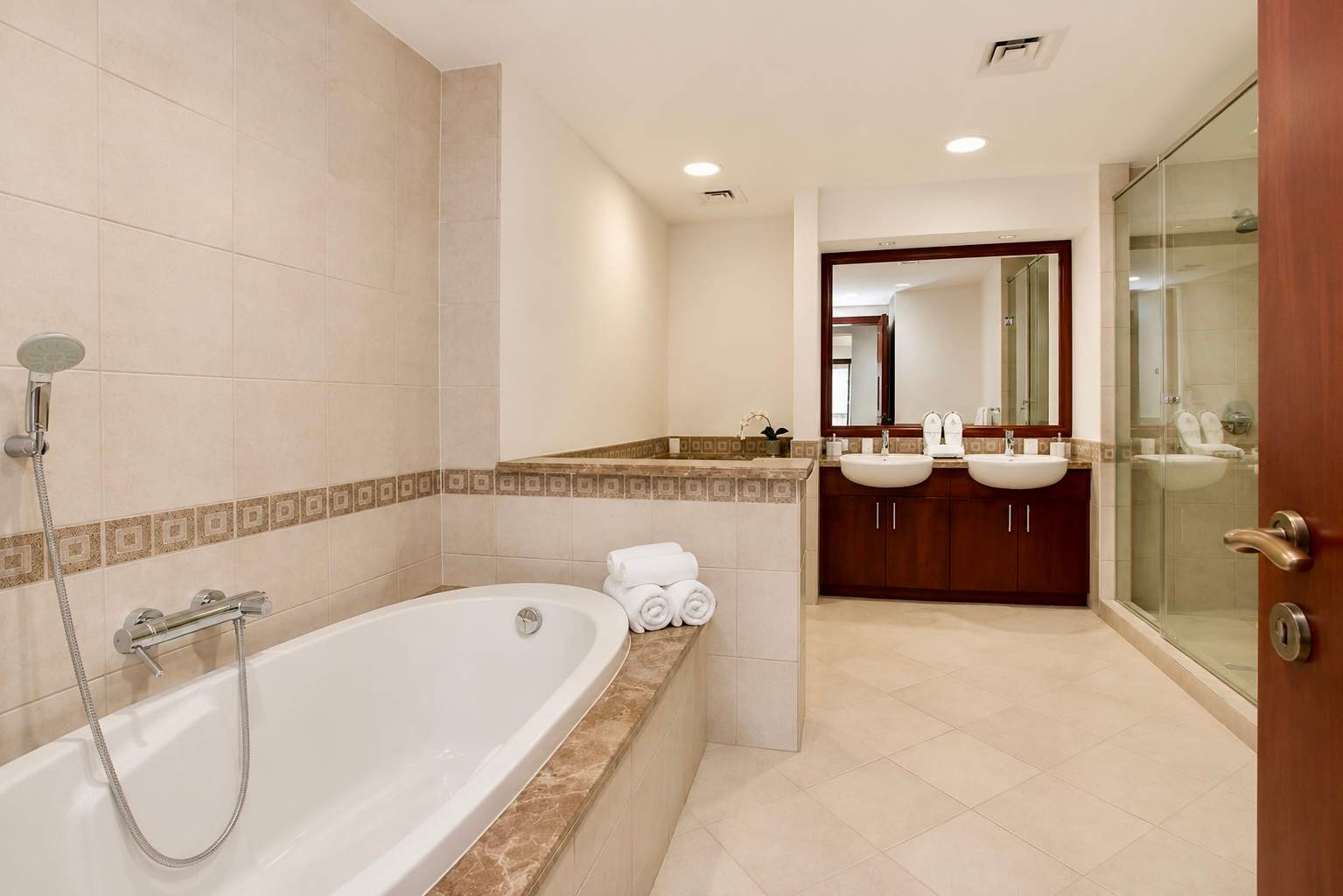 Palm Jumeirah Beach Access Apartment - Image 15