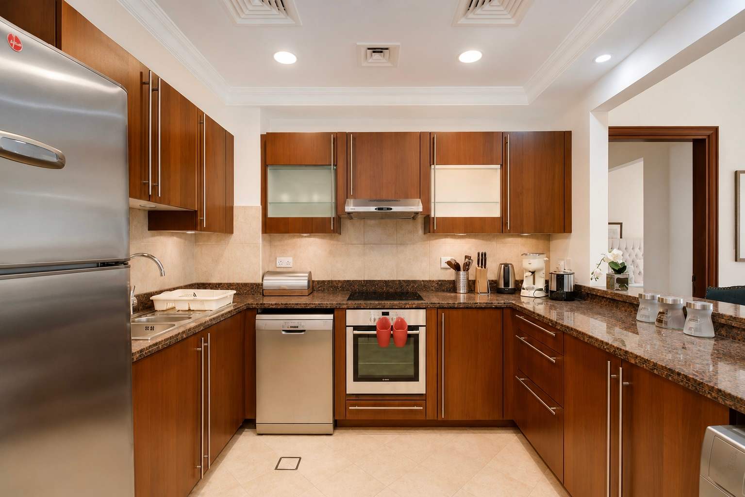 Palm Jumeirah Beach Access Apartment - Image 9