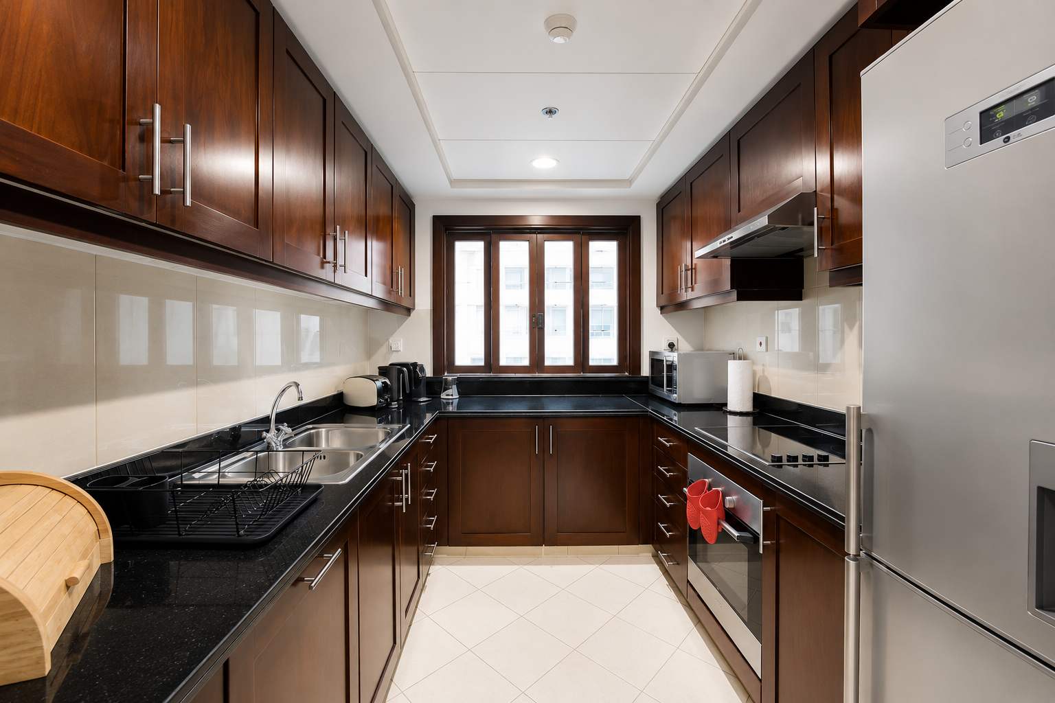 Golf Towers 1BR Apartment in Dubai - Image 10