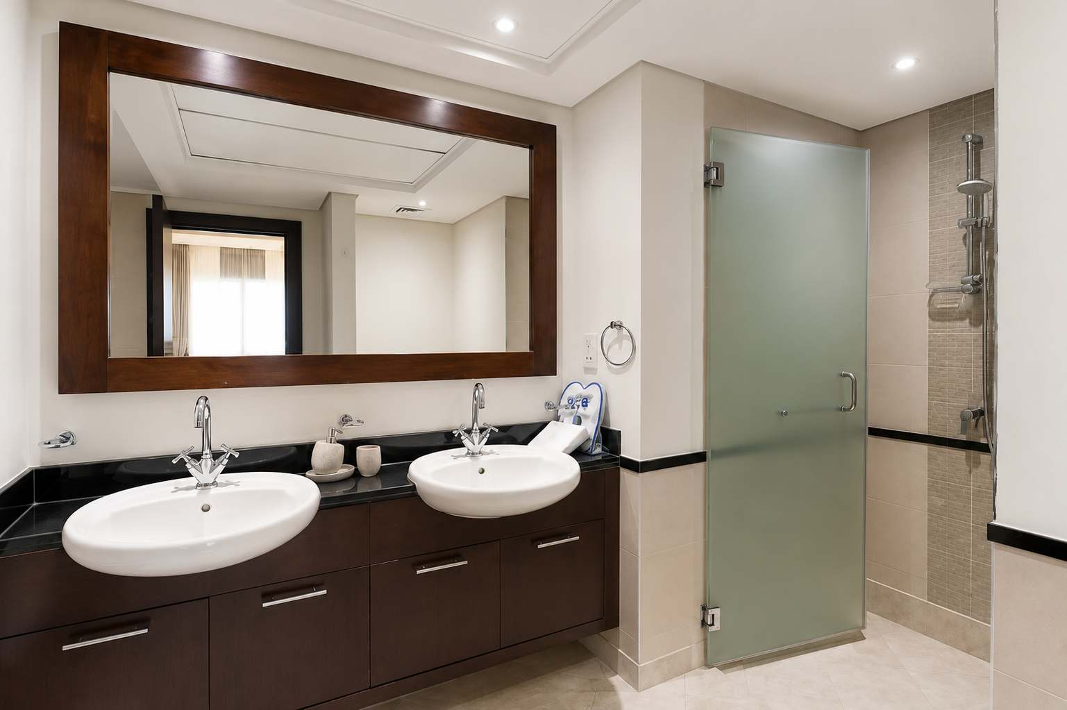 Golf Towers 1BR Apartment in Dubai - Image 14