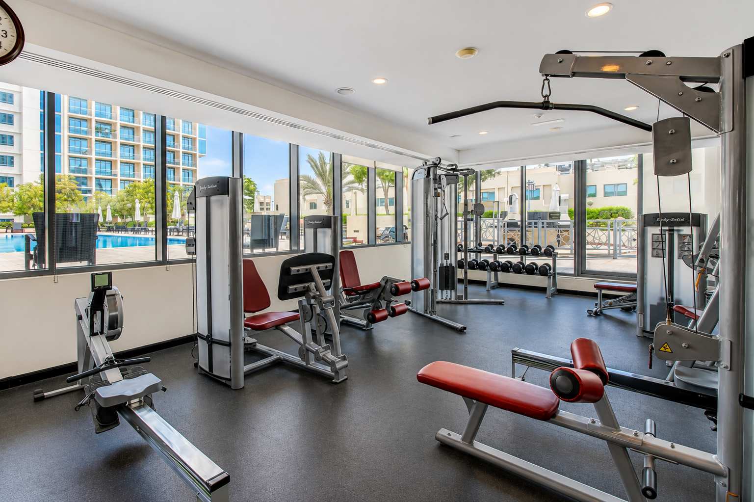 Golf Towers 1BR Apartment in Dubai - Image 23