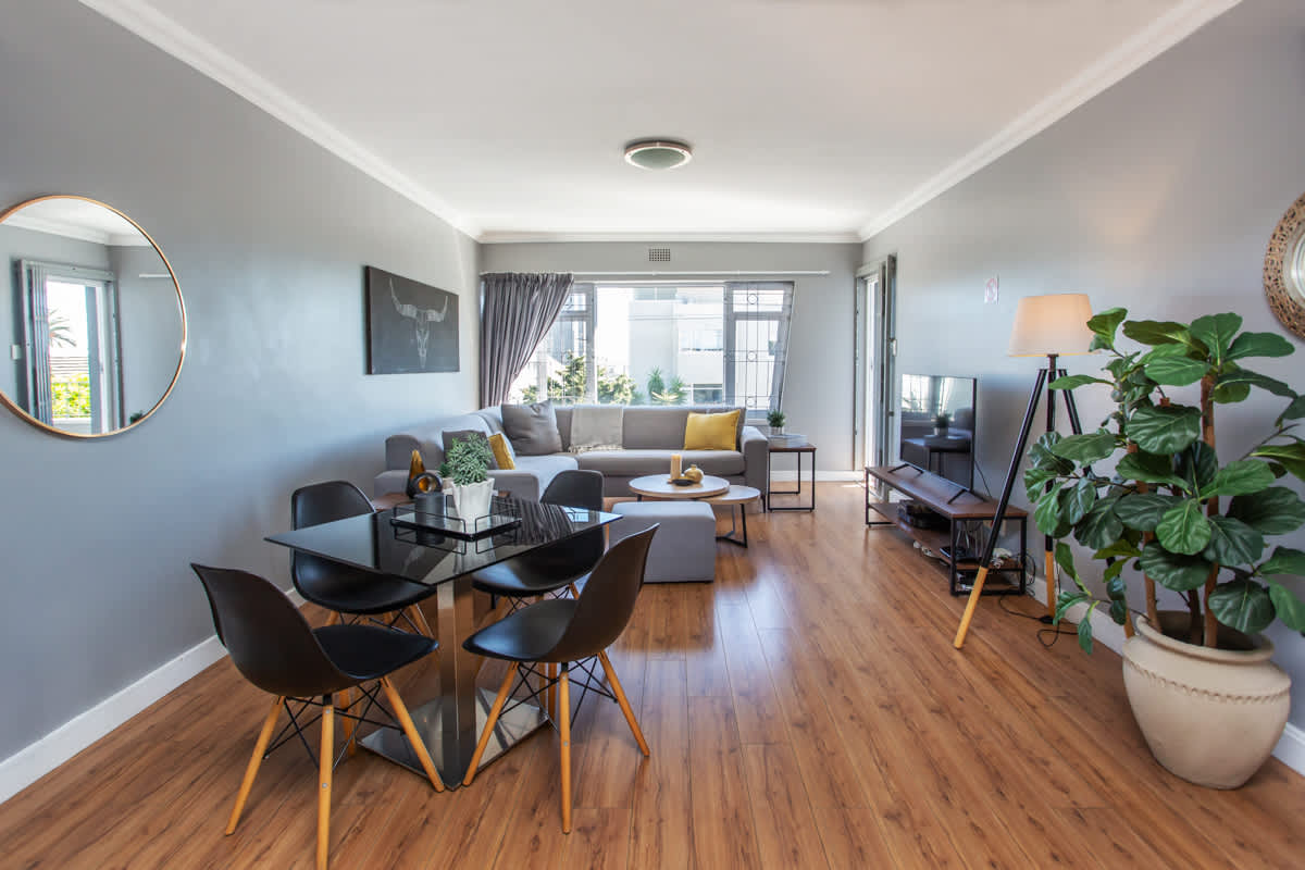 Sea Point Gem - Beautiful 2Bedr, secure parking — Cape Town, Western Cape — vacation rental