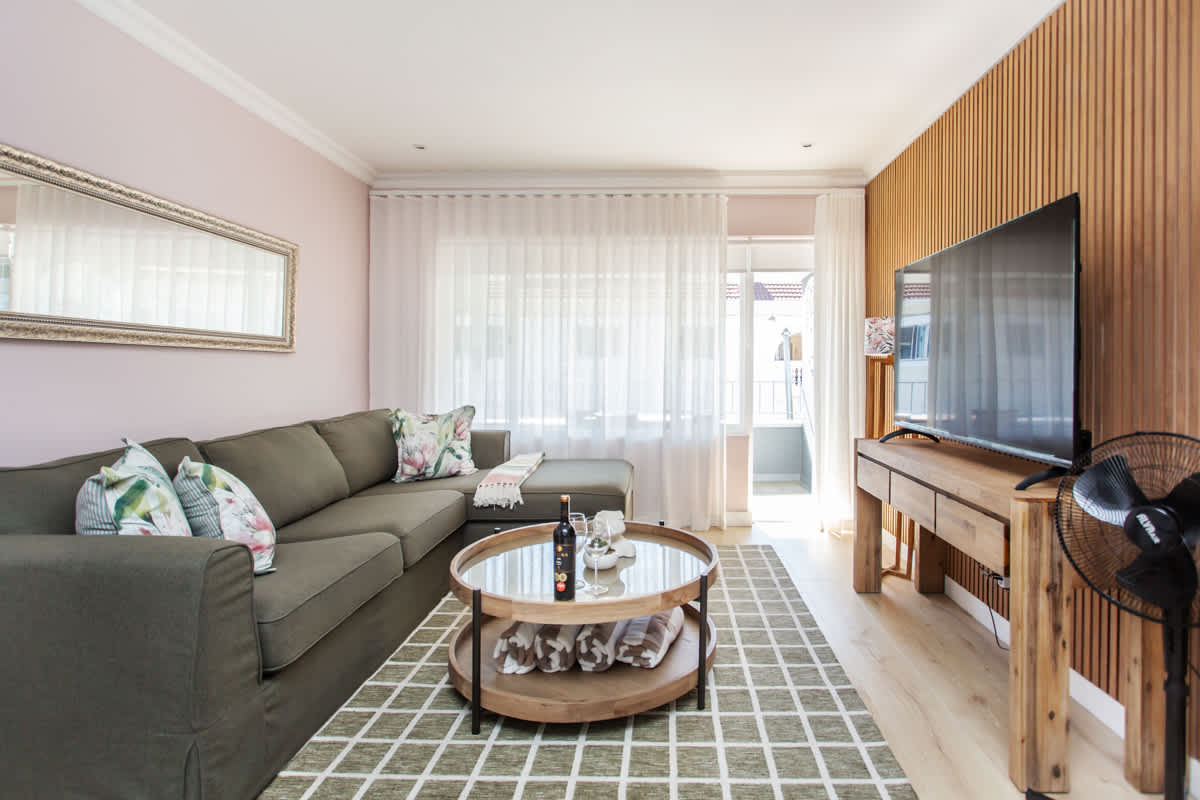 Beautiful 2 Bedroom Haven - private Garage — Cape Town, Western Cape — vacation rental