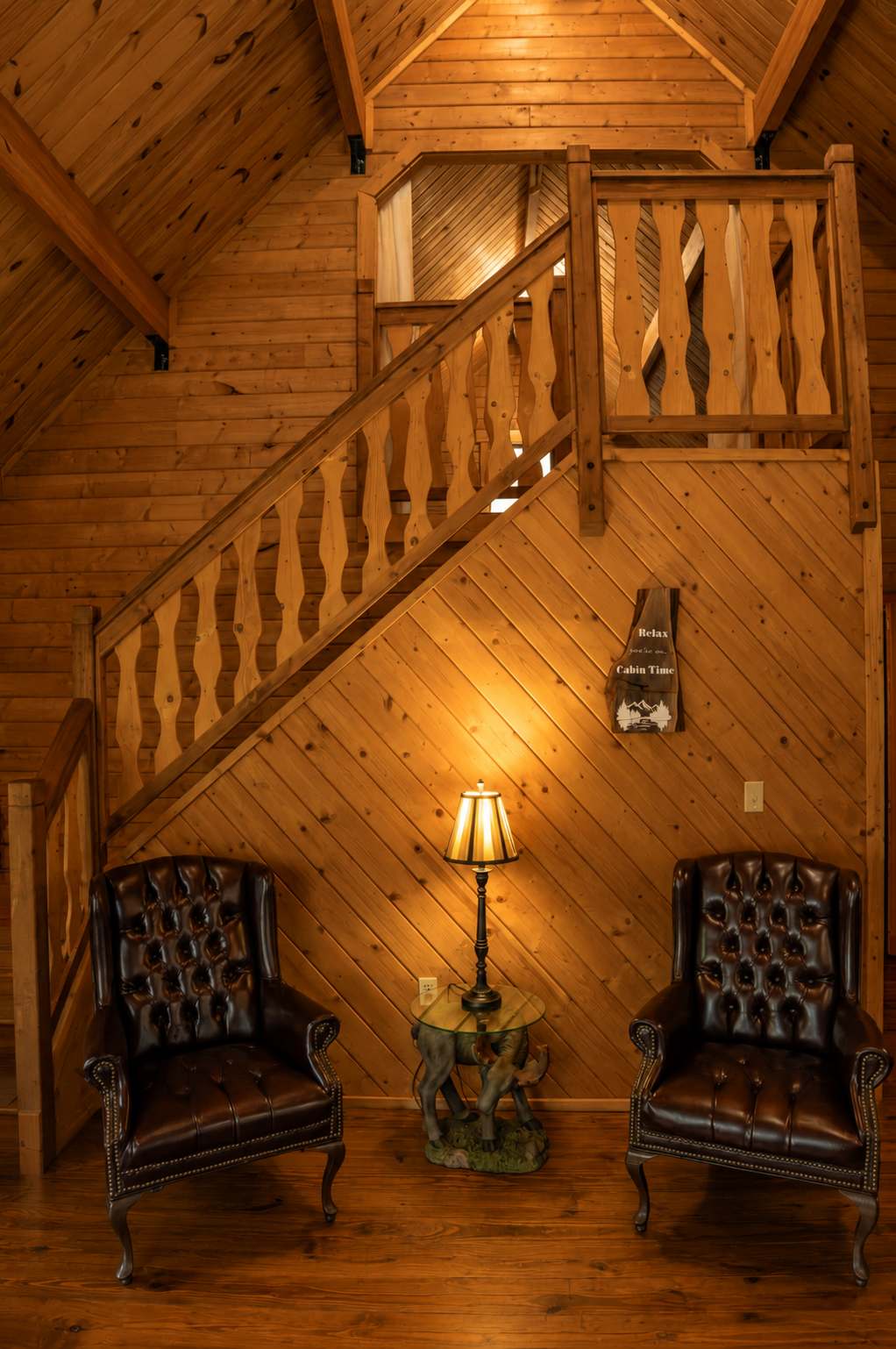 River Cabin w/Kayak, Fire Pit, WiFi & Game Room