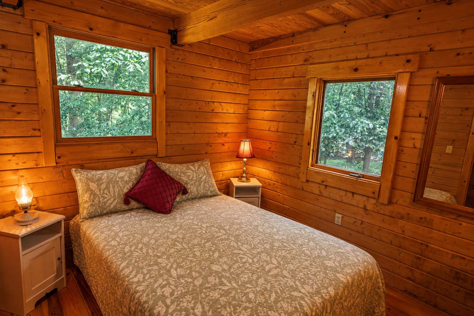 River Cabin w/Kayak, Fire Pit, WiFi & Game Room