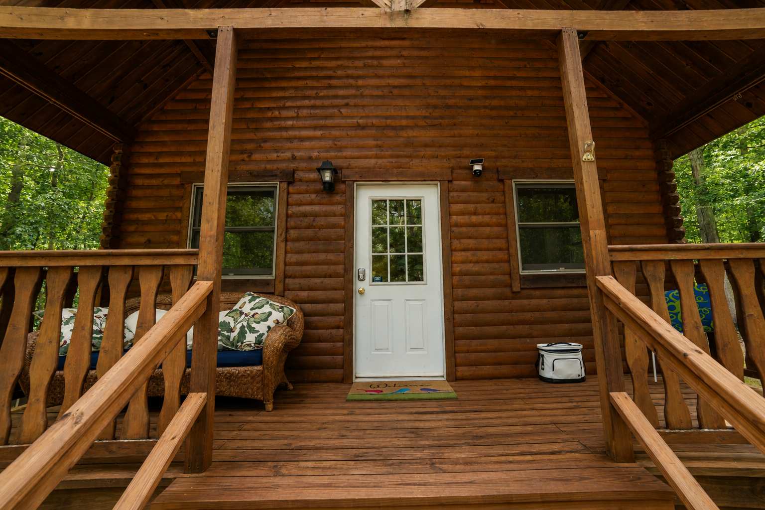 River Cabin w/Kayak, Fire Pit, WiFi & Game Room