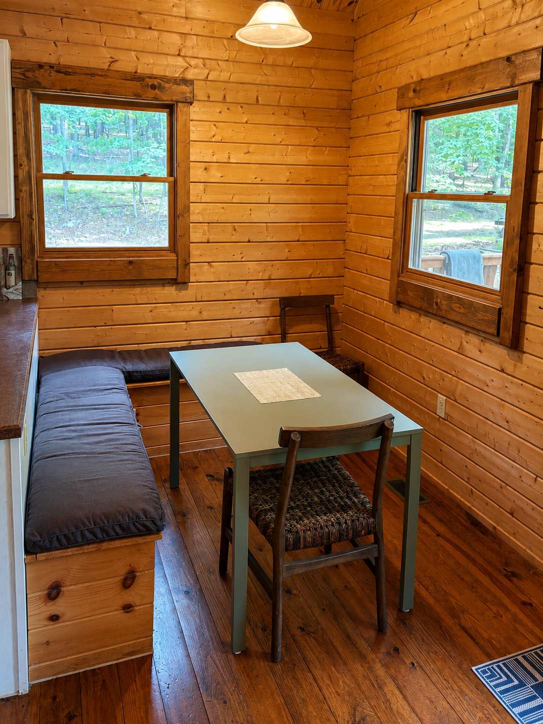 River Cabin w/Kayak, Fire Pit, WiFi & Game Room