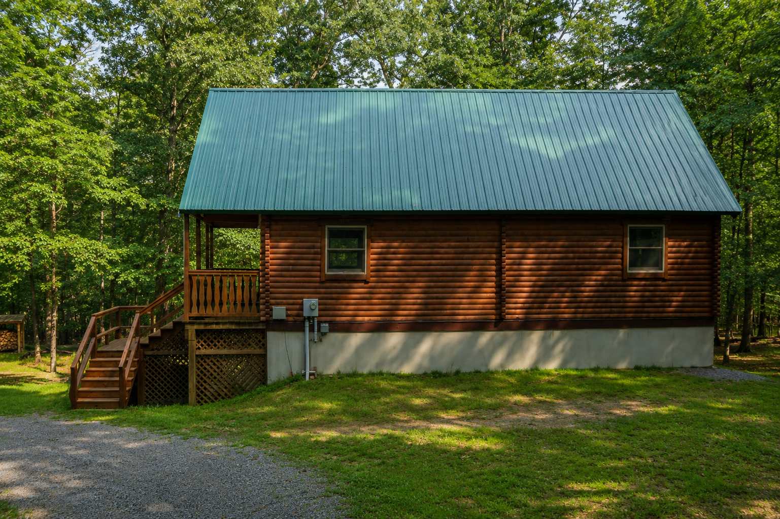 River Cabin w/Kayak, Fire Pit, WiFi & Game Room