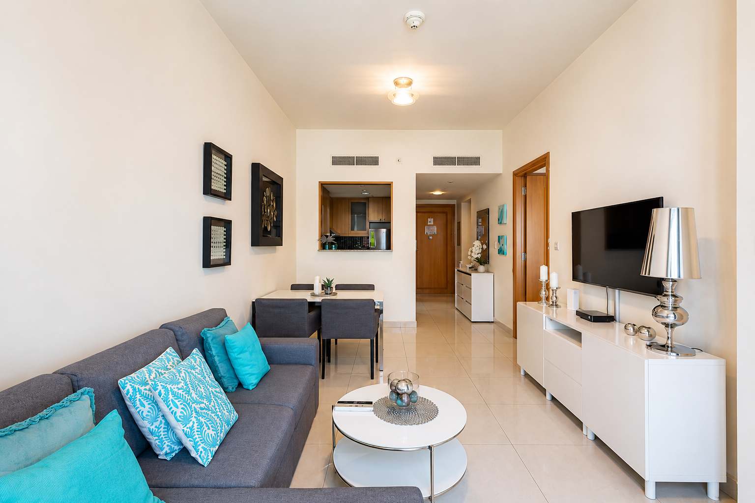 Dubai Apartment: 1BR with Pool, Gym & Balcony - Image 4