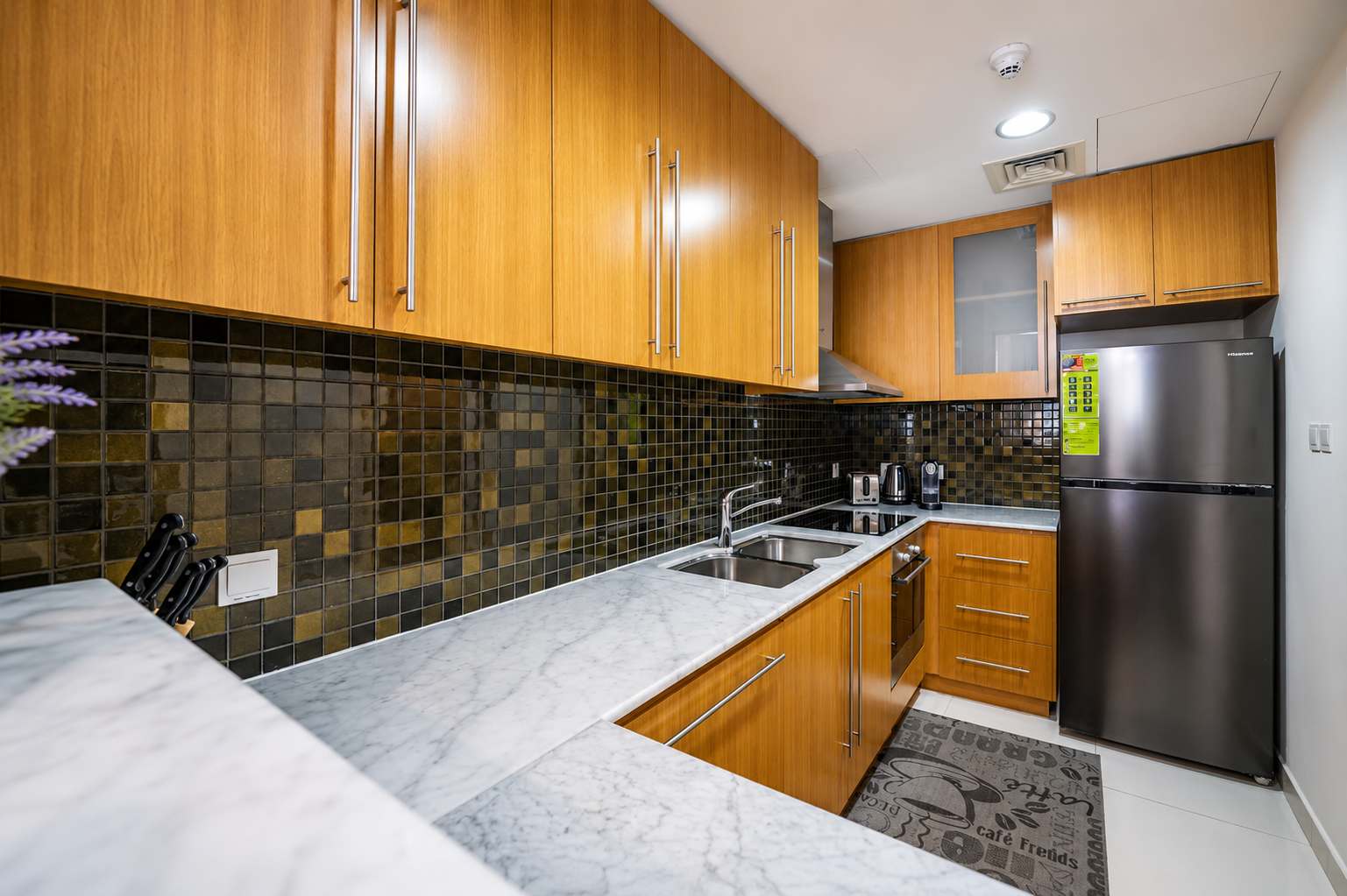 Dubai Apartment: 1BR with Pool, Gym & Balcony - Image 9