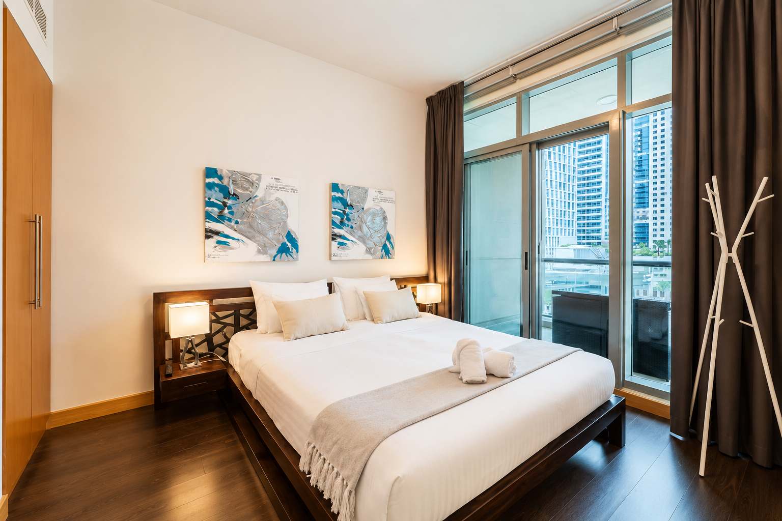 Dubai Apartment: 1BR with Pool, Gym & Balcony - Image 10