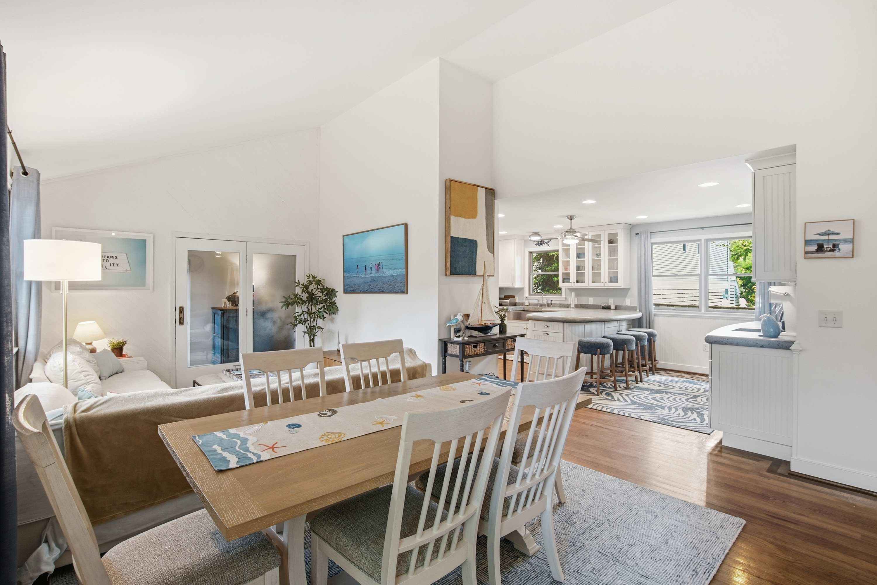 4BR 2 blocks to Beach! Close to all the Dewey fun!