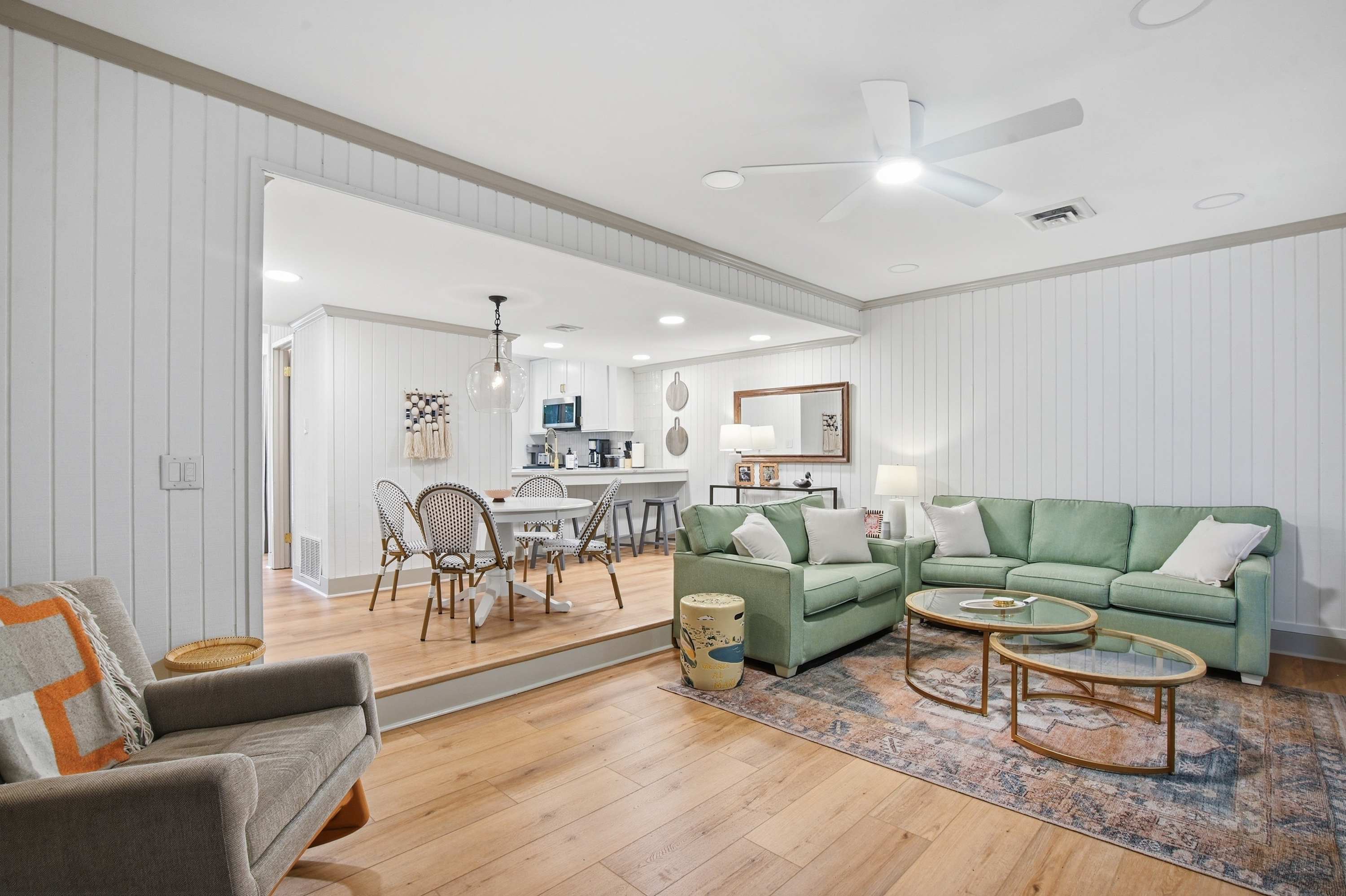 3BR New Renovation, with pool, tennis, trolley!