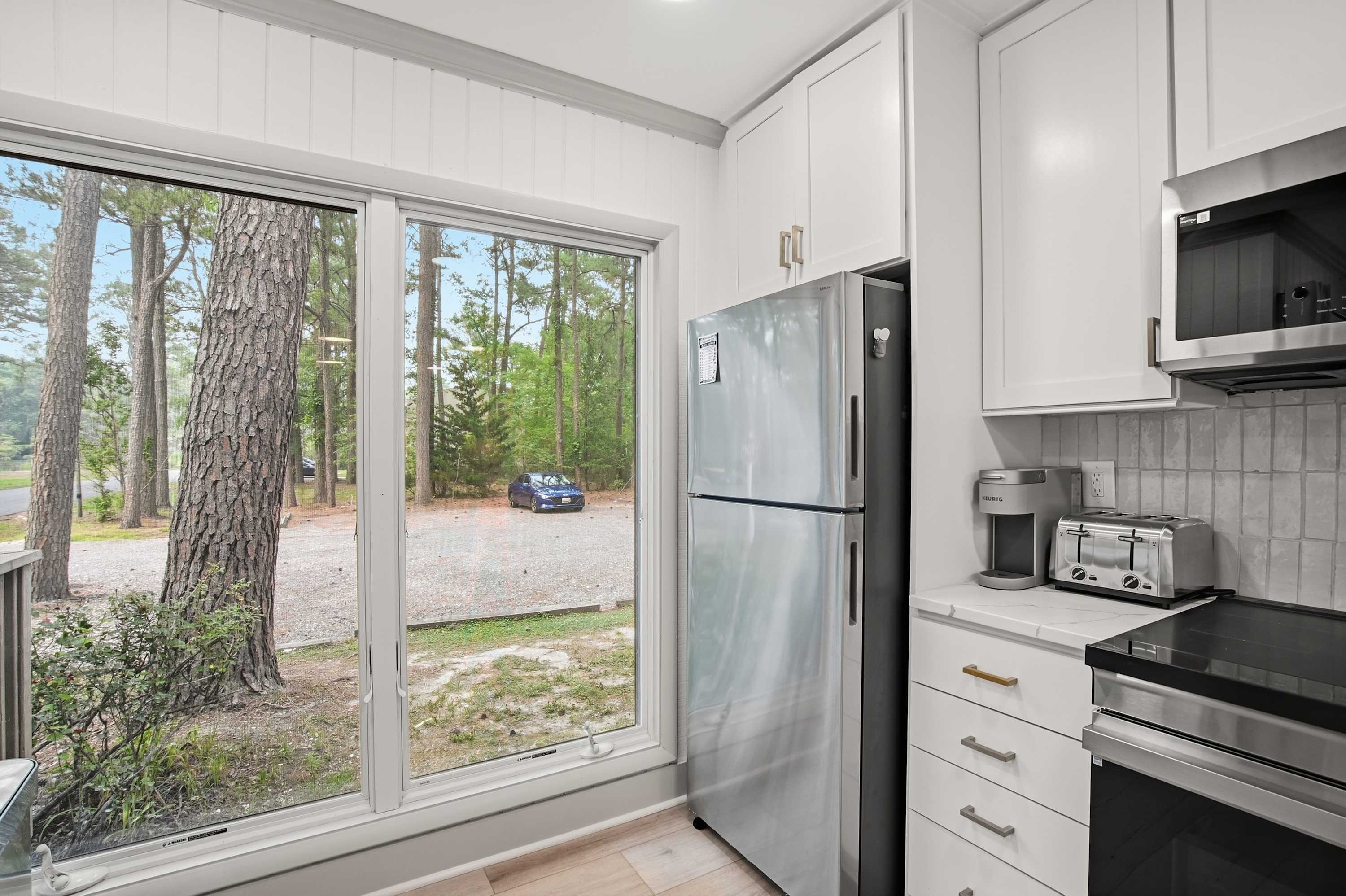 3BR New Renovation, with pool, tennis, trolley!