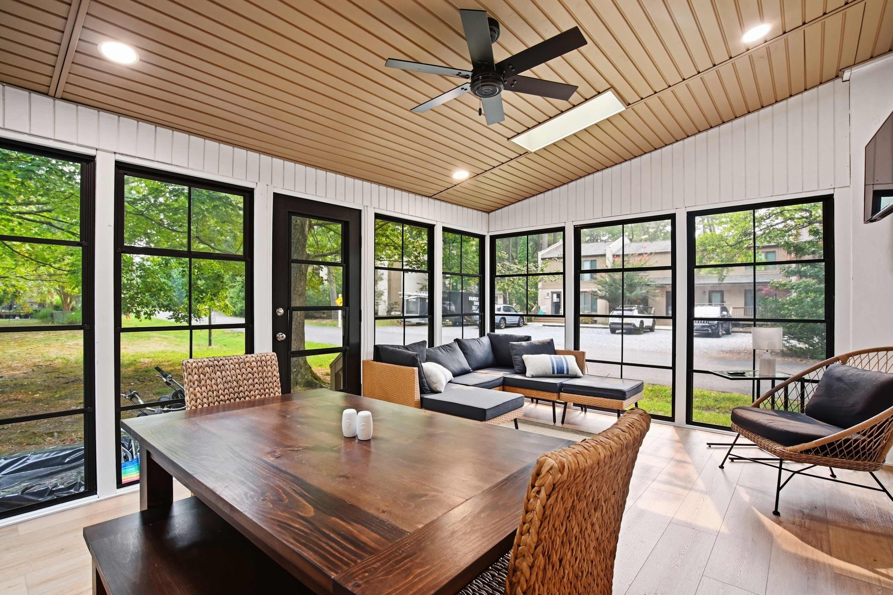 3BR New Renovation, with pool, tennis, trolley!