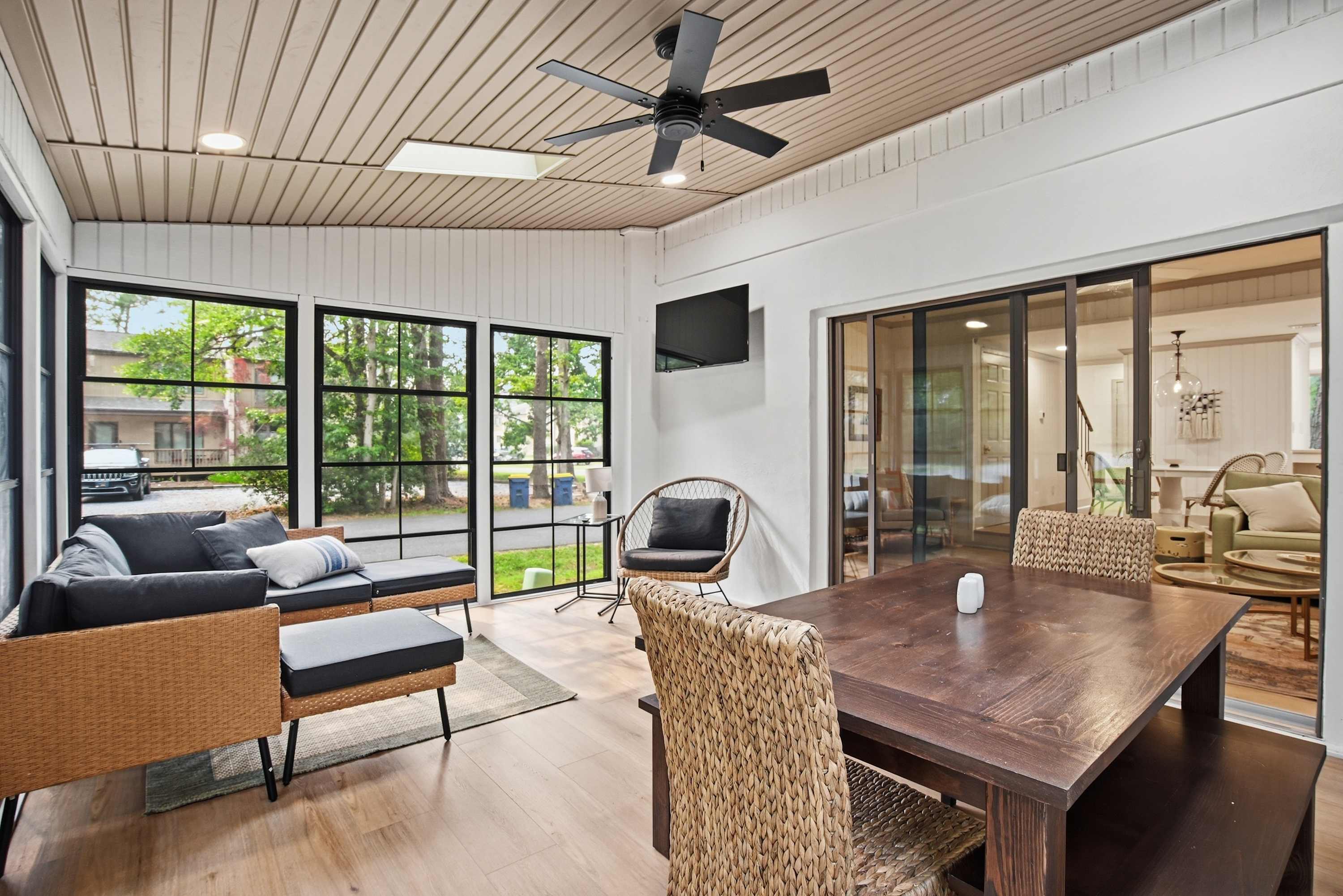 3BR New Renovation, with pool, tennis, trolley!