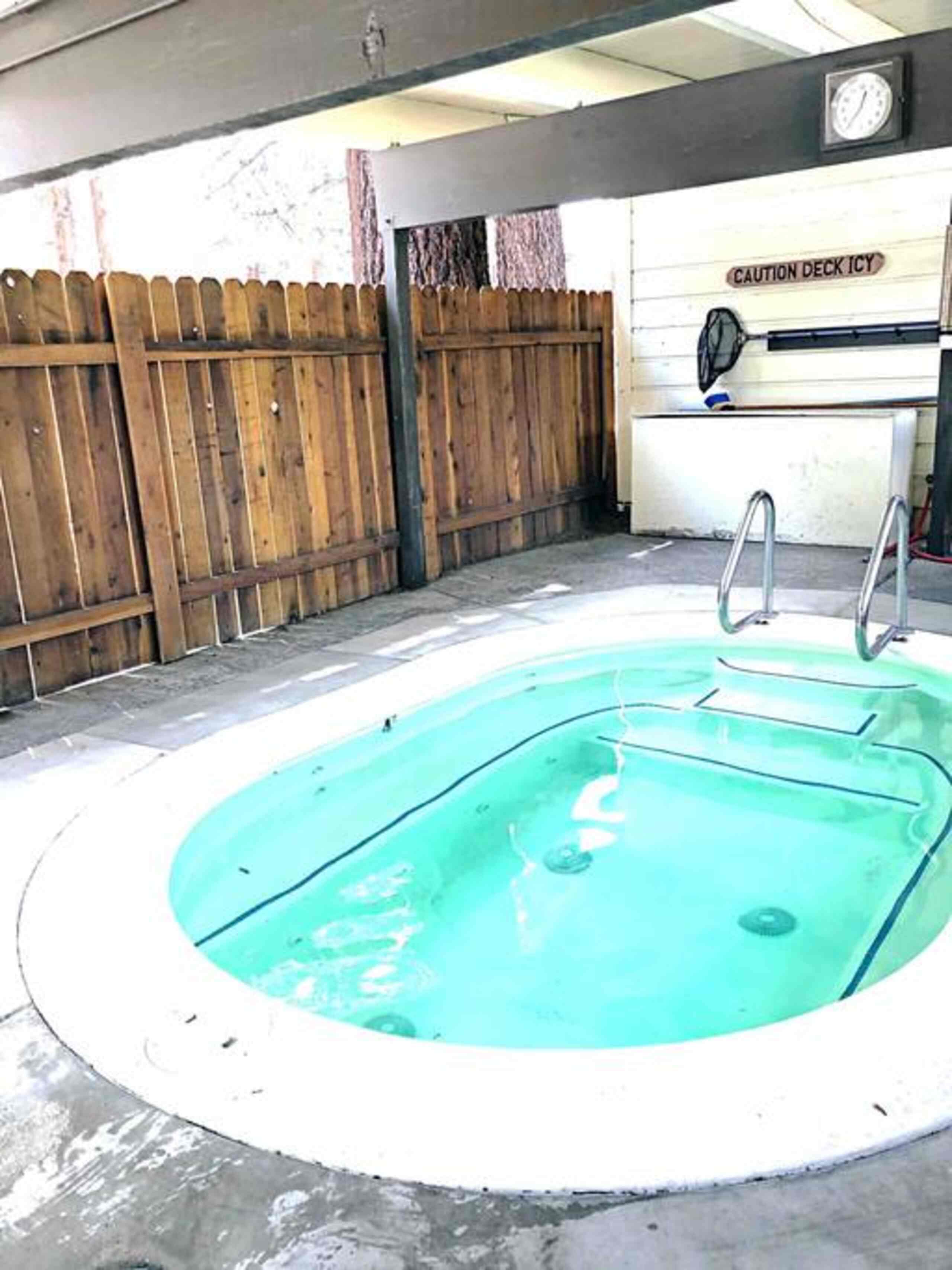 Mountain Shadows communal hot tub