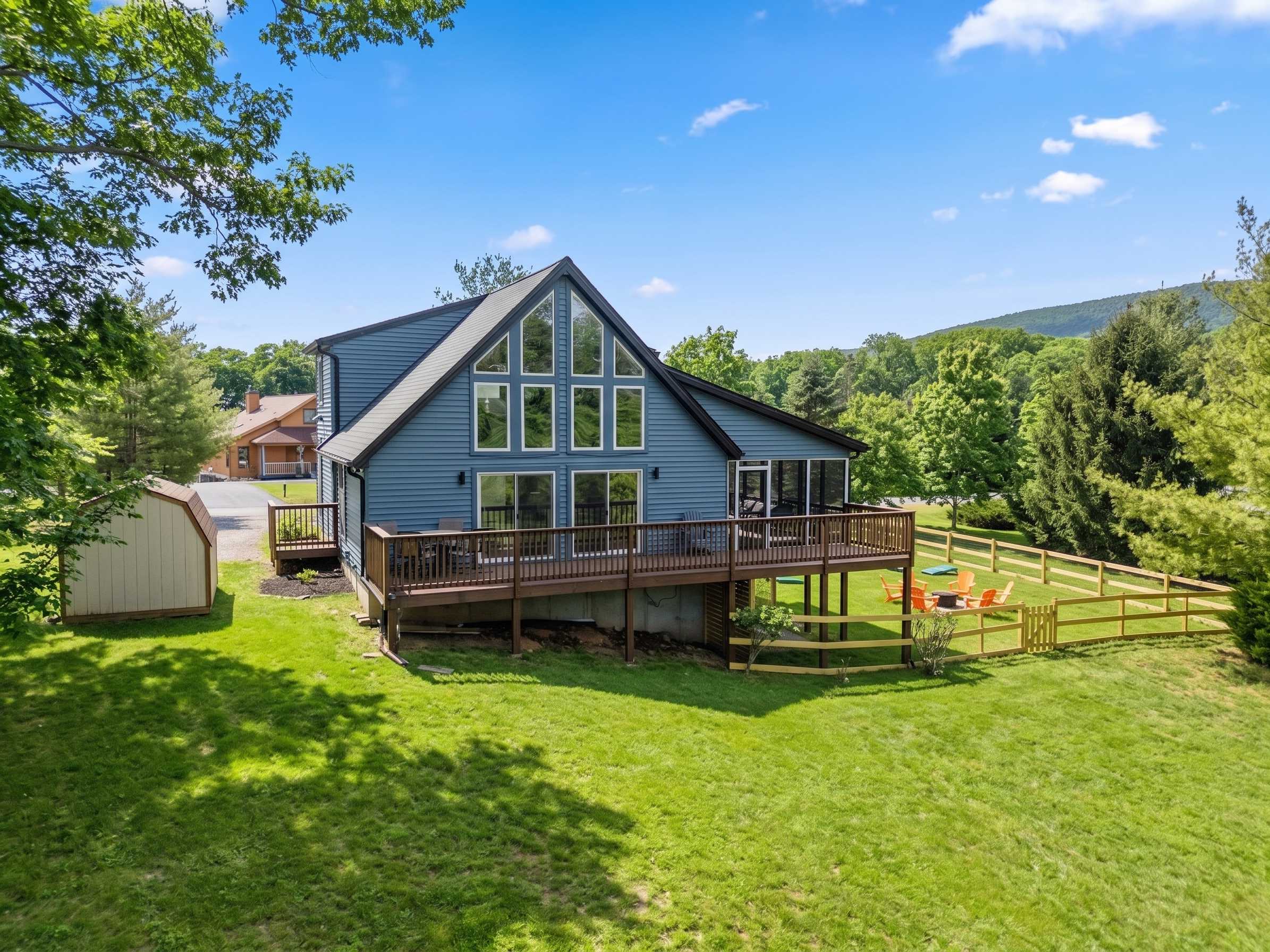 Bright, spacious, and designed for together time, this open-concept 4BR/3BA mountain cabin sits on a private half-acre lot and offers multiple gathering spaces across three levels.