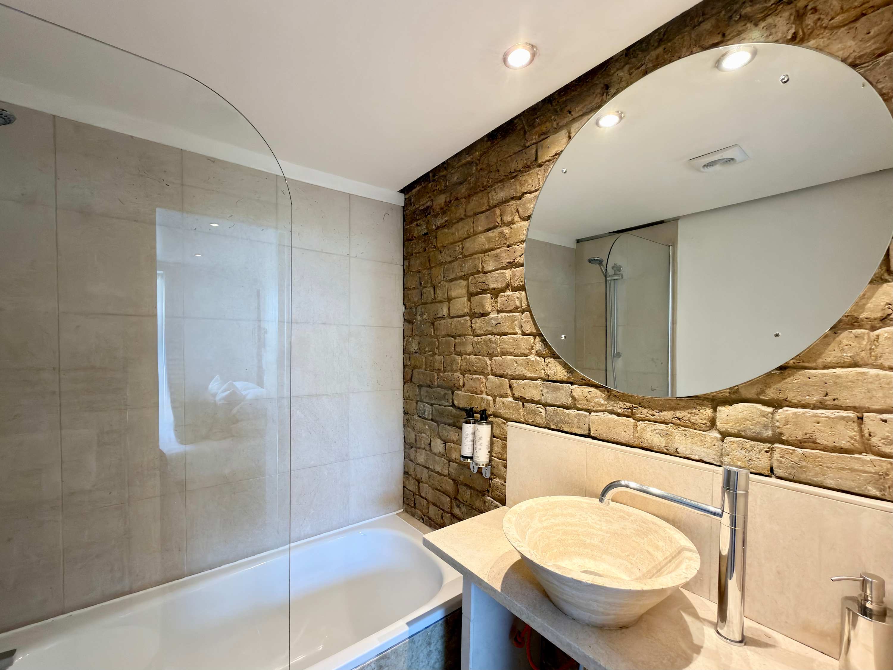 South Ken Rooftop Loft, Treetop Views, Hyde Park in Onslow Gardens 28 SW7 3AG - Property image 32 - VivreStays
