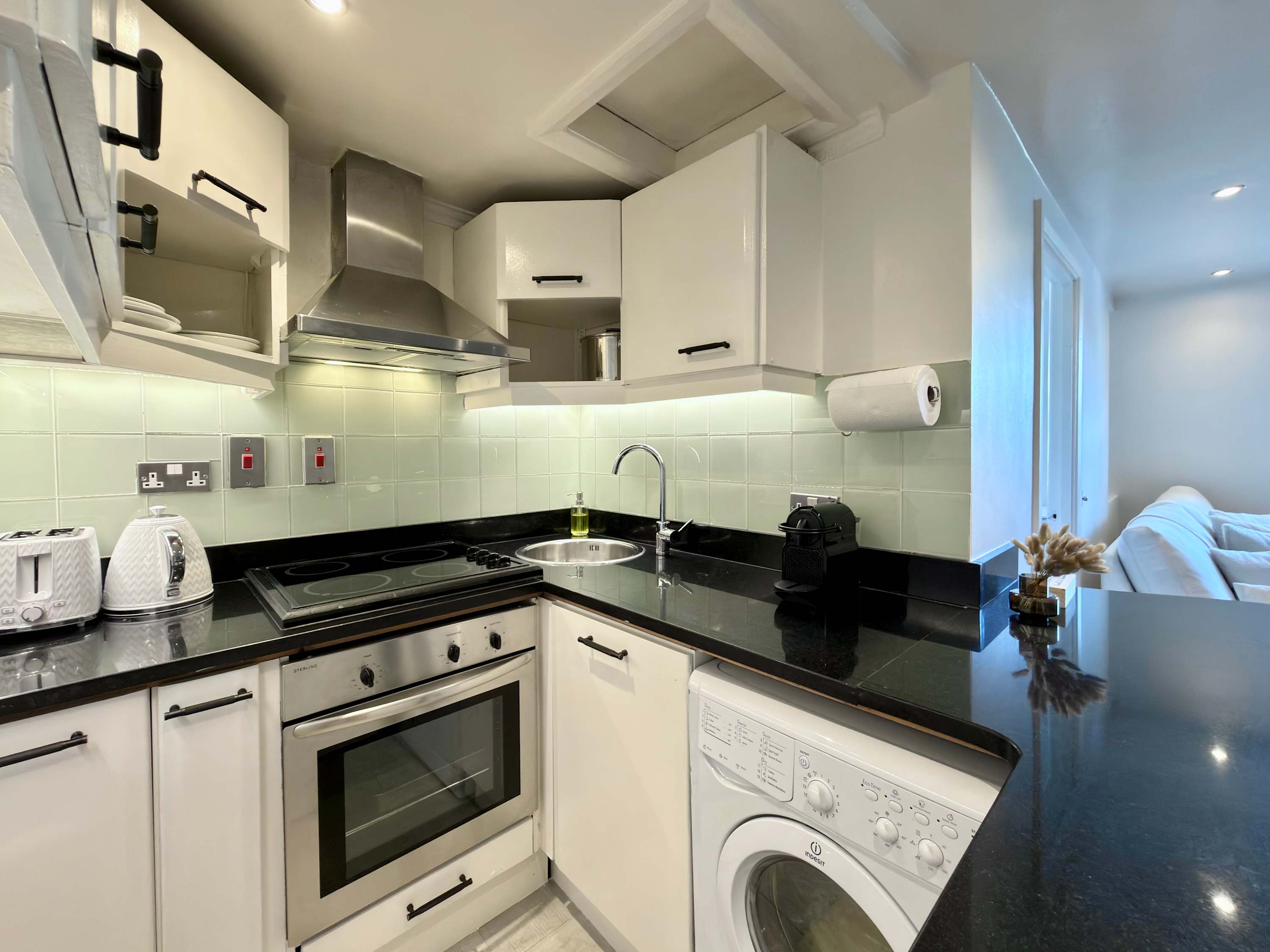 South Ken Rooftop Loft, Treetop Views, Hyde Park in Onslow Gardens 28 SW7 3AG - Property image 33 - VivreStays