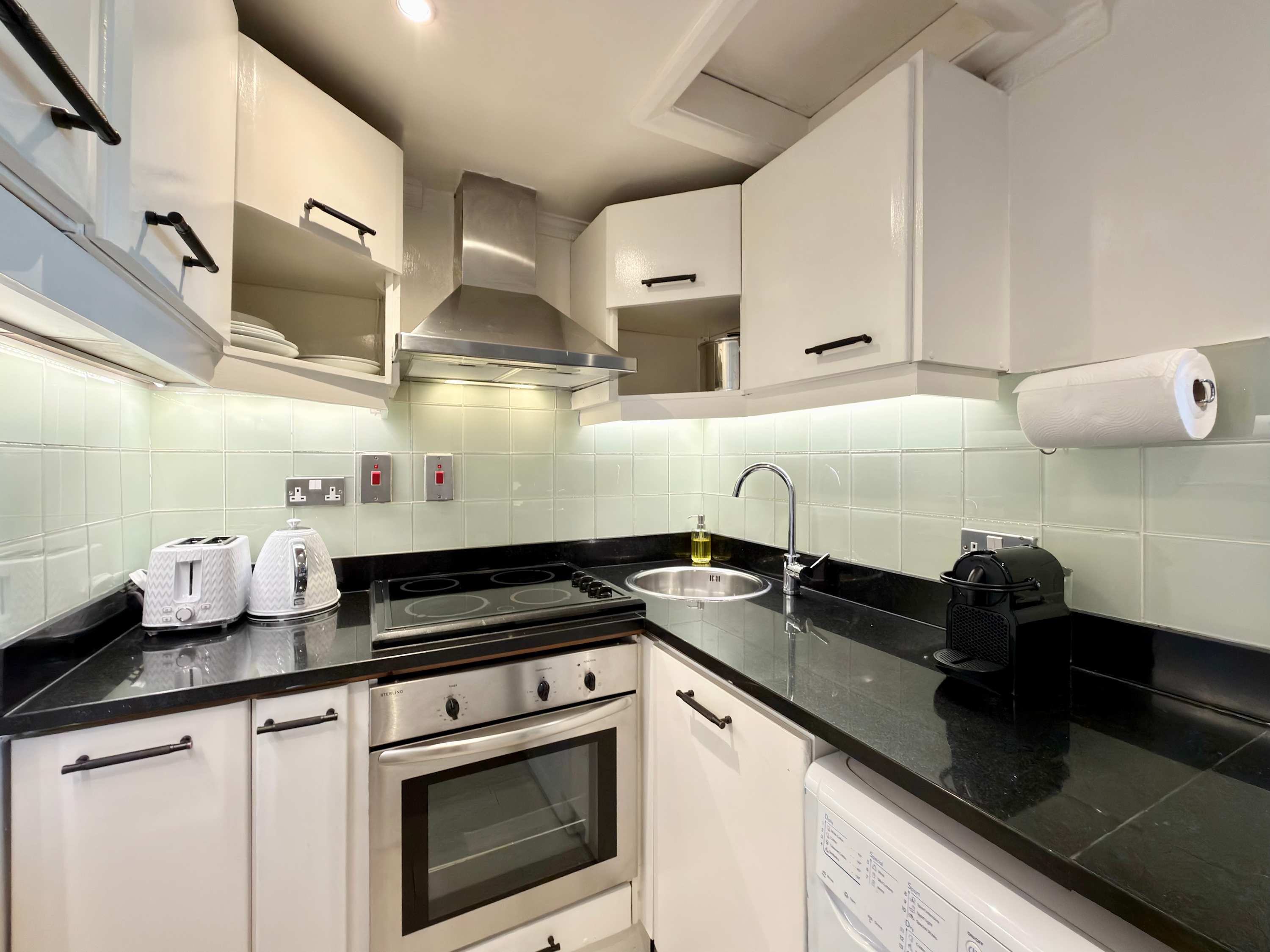 South Ken Rooftop Loft, Treetop Views, Hyde Park in Onslow Gardens 28 SW7 3AG - Property image 35 - VivreStays