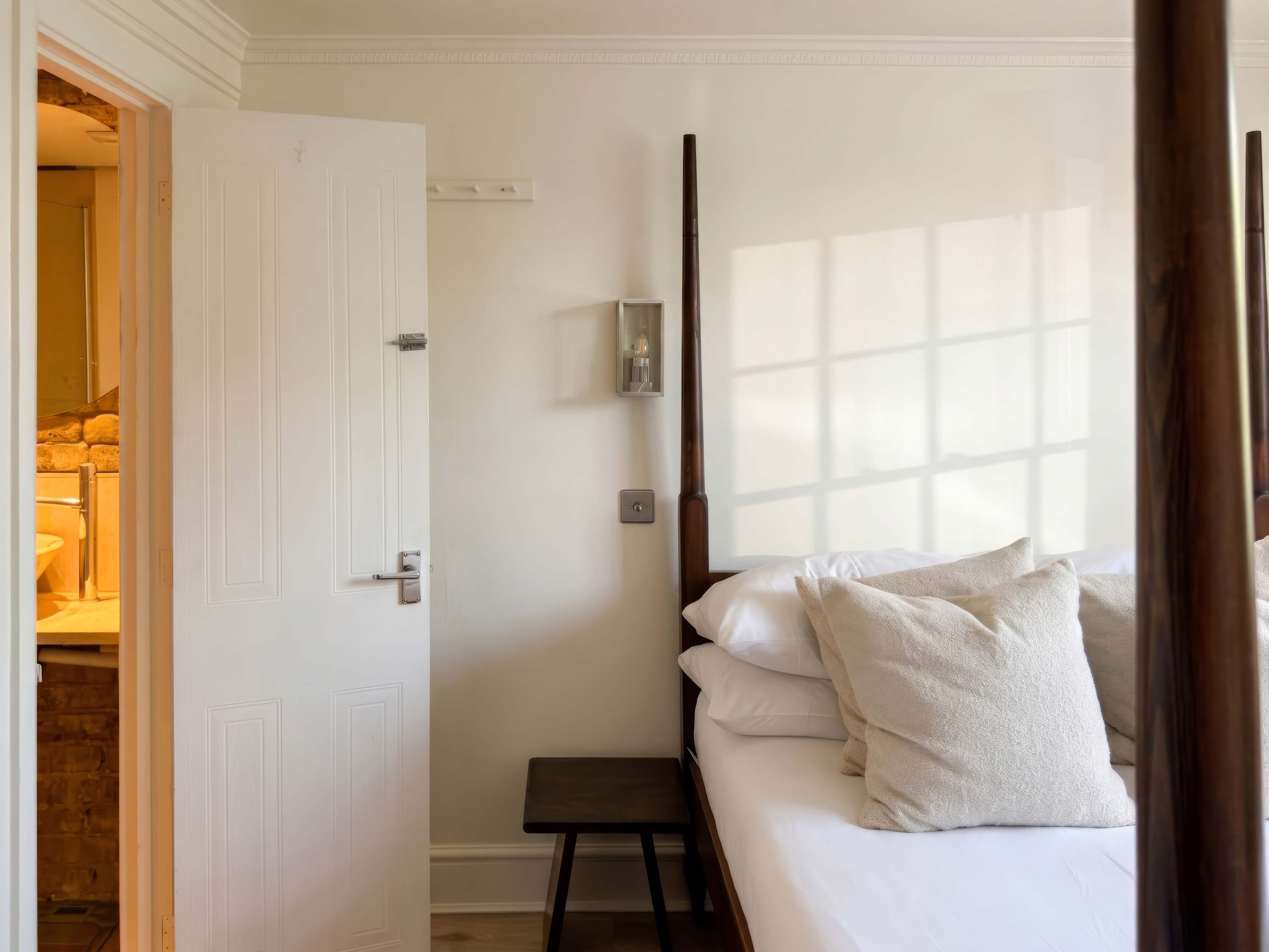 South Ken Rooftop Loft, Treetop Views, Hyde Park in Onslow Gardens 28 SW7 3AG - Property image 36 - VivreStays