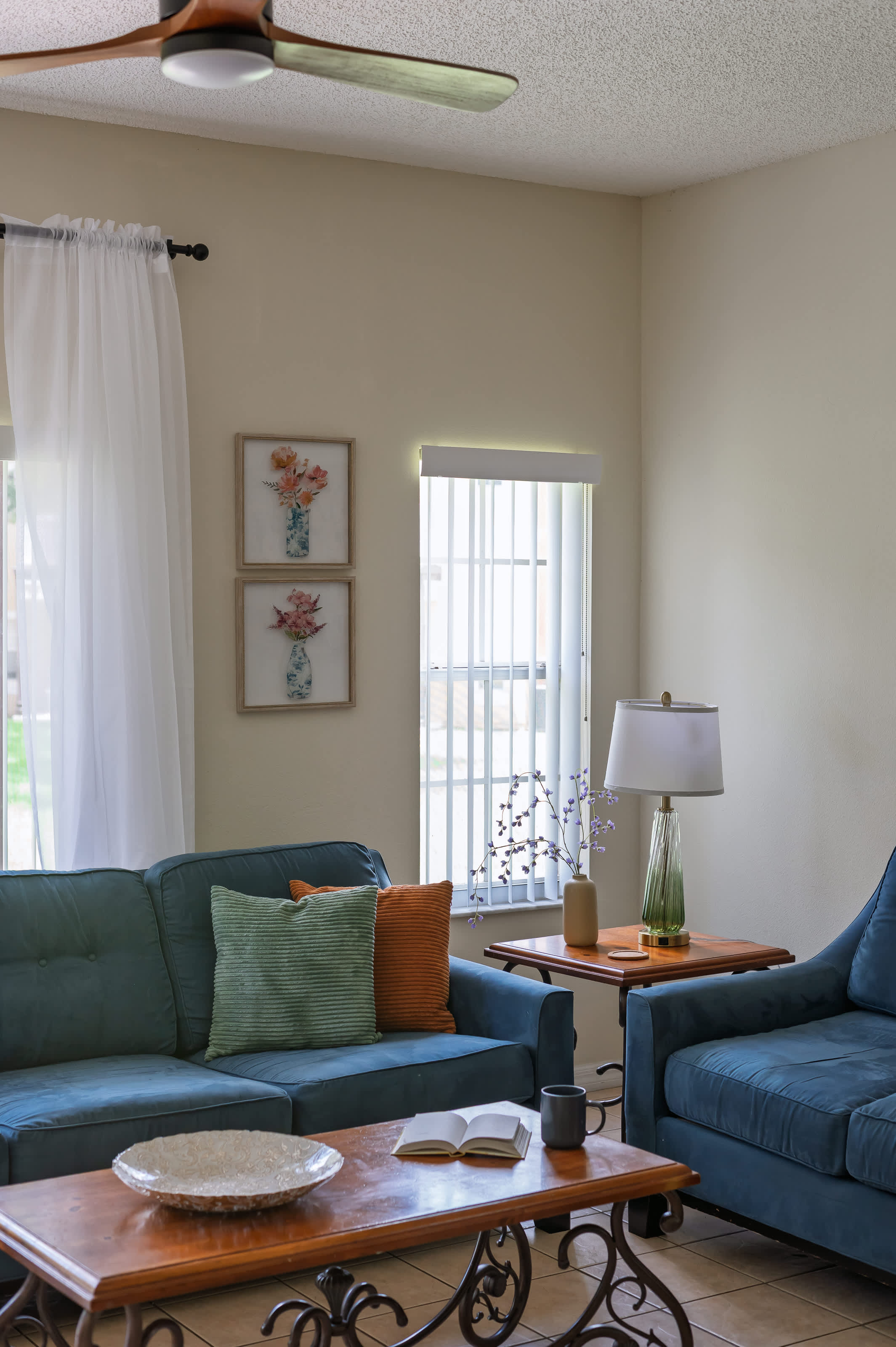 Kissimmee townhouse w/ shared pool & BBQ