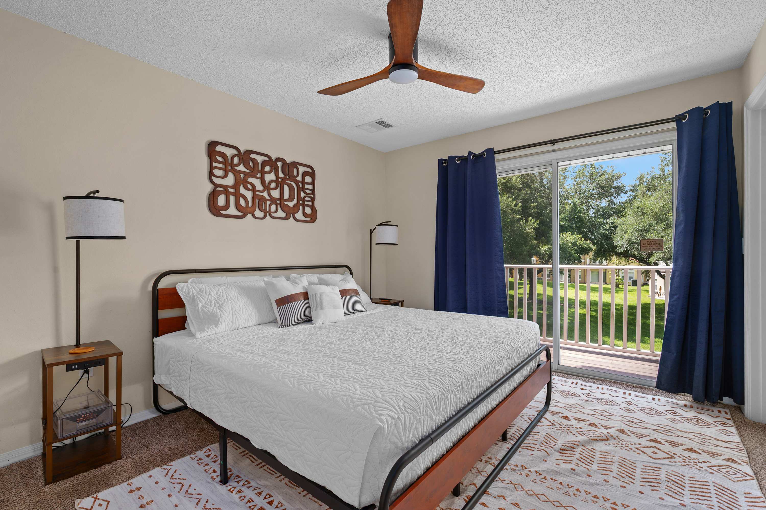 Kissimmee townhouse w/ shared pool & BBQ