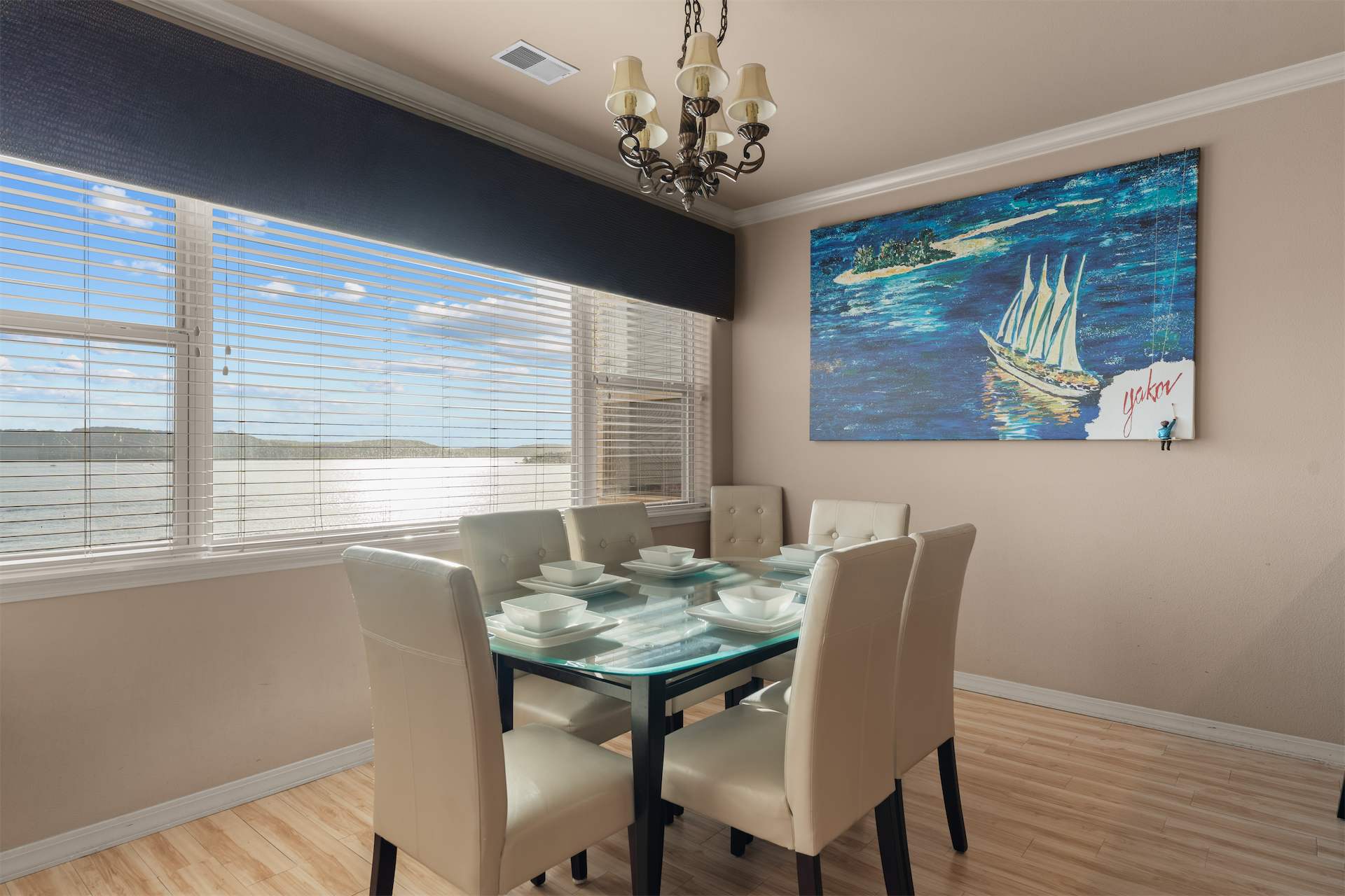 Gather for meals together at the dining table for 6​