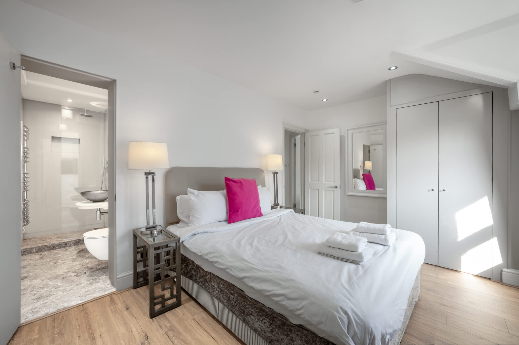 Beautiful 2 bedroom attic behind Harrods in Hans Place SW1X 0JY - Property image 4 - VivreStays