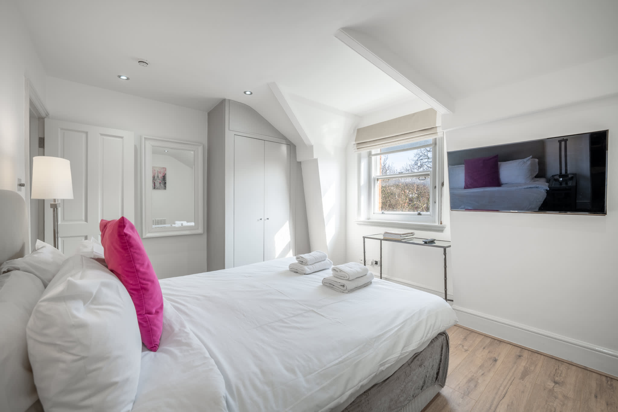 Beautiful 2 bedroom attic behind Harrods in Hans Place SW1X 0JY - Property image 9 - VivreStays