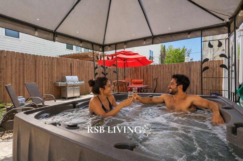 Luxurious 3BR 2.5BA Home with Hot Tub in Top Area