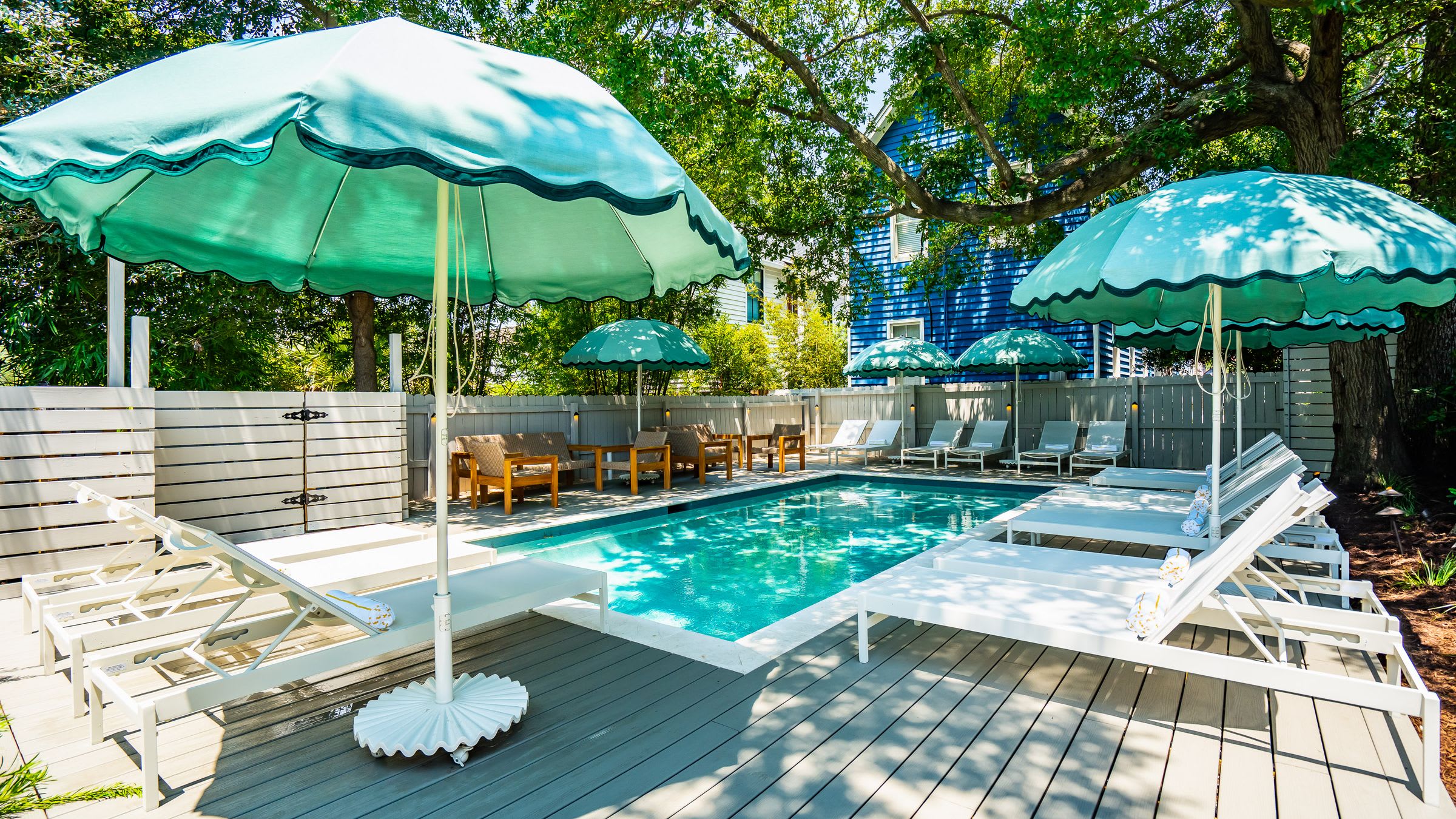 Luxurious Amenities And Contemporary Design - Stunning Signature Suite - Charleston, SC