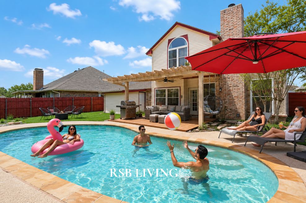 Gorgeous Home With Pool And Game Room - Cozy Retreat For Fun And Relaxation - Dallas, TX
