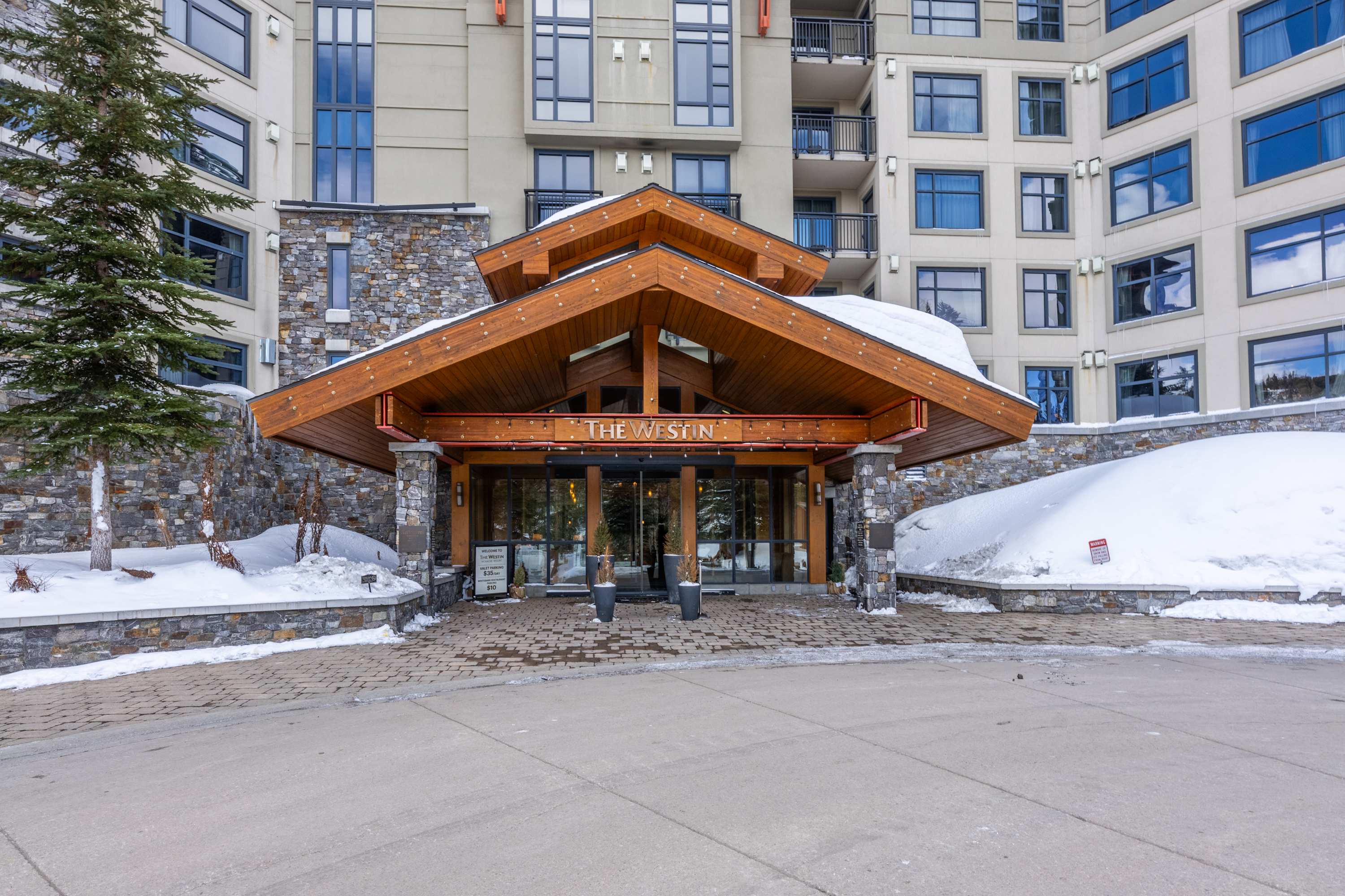 Hillside #508 - Cozy Studio w King Bed, Fireplace & Kitchenette 3