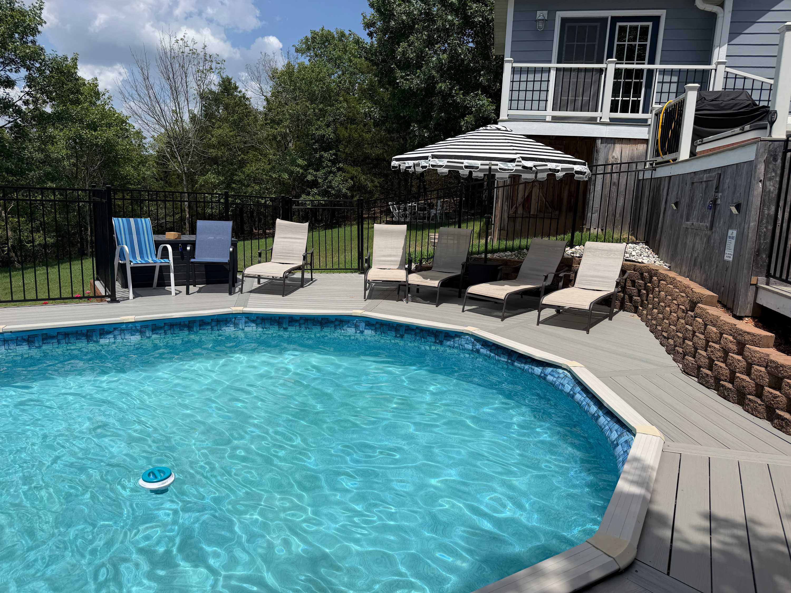 Enjoy your own private swimming pool with loungers and umbrella