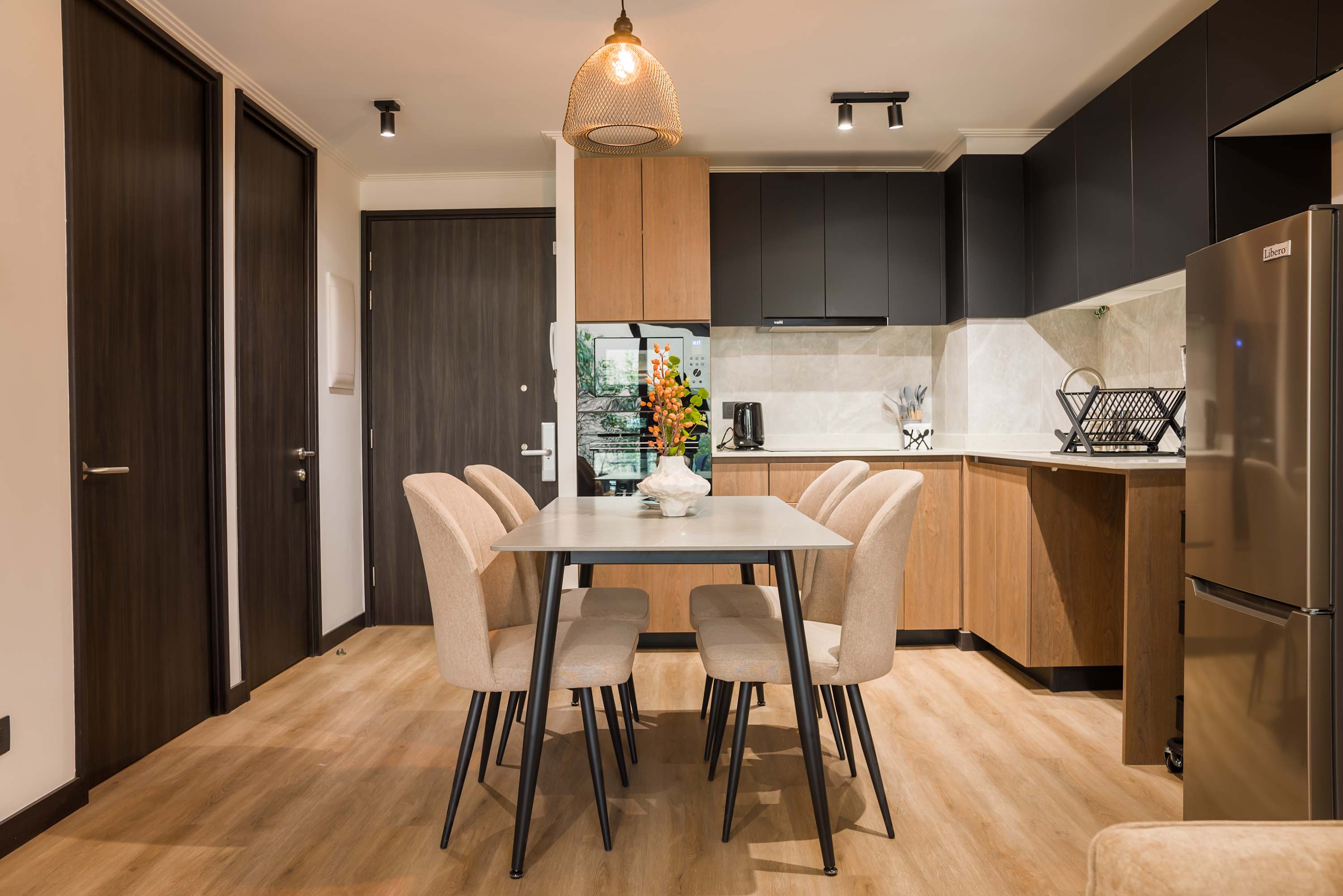 Modern dining area with sleek kitchen, perfect for family meals and gatherings.