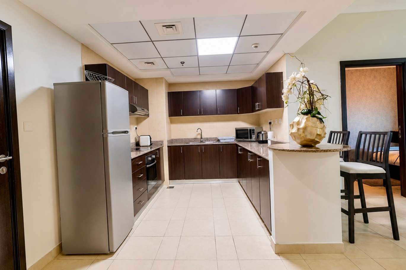 Torch Tower Marina 1BR: Balcony, Gym & Views! - Image 8