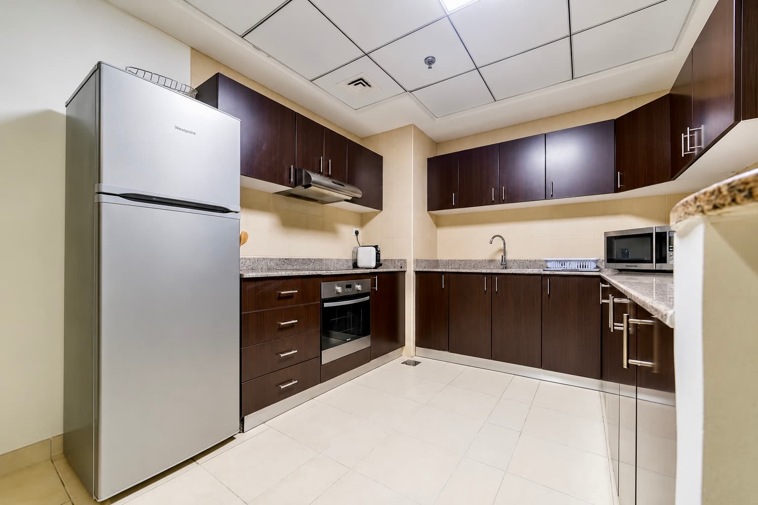 Torch Tower Marina 1BR: Balcony, Gym & Views! - Image 7