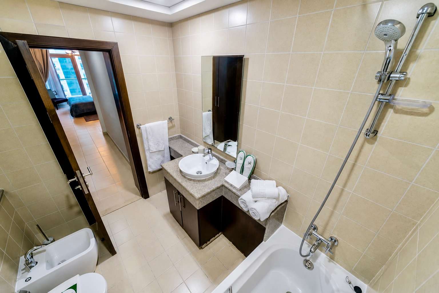 Torch Tower Marina 1BR: Balcony, Gym & Views! - Image 15