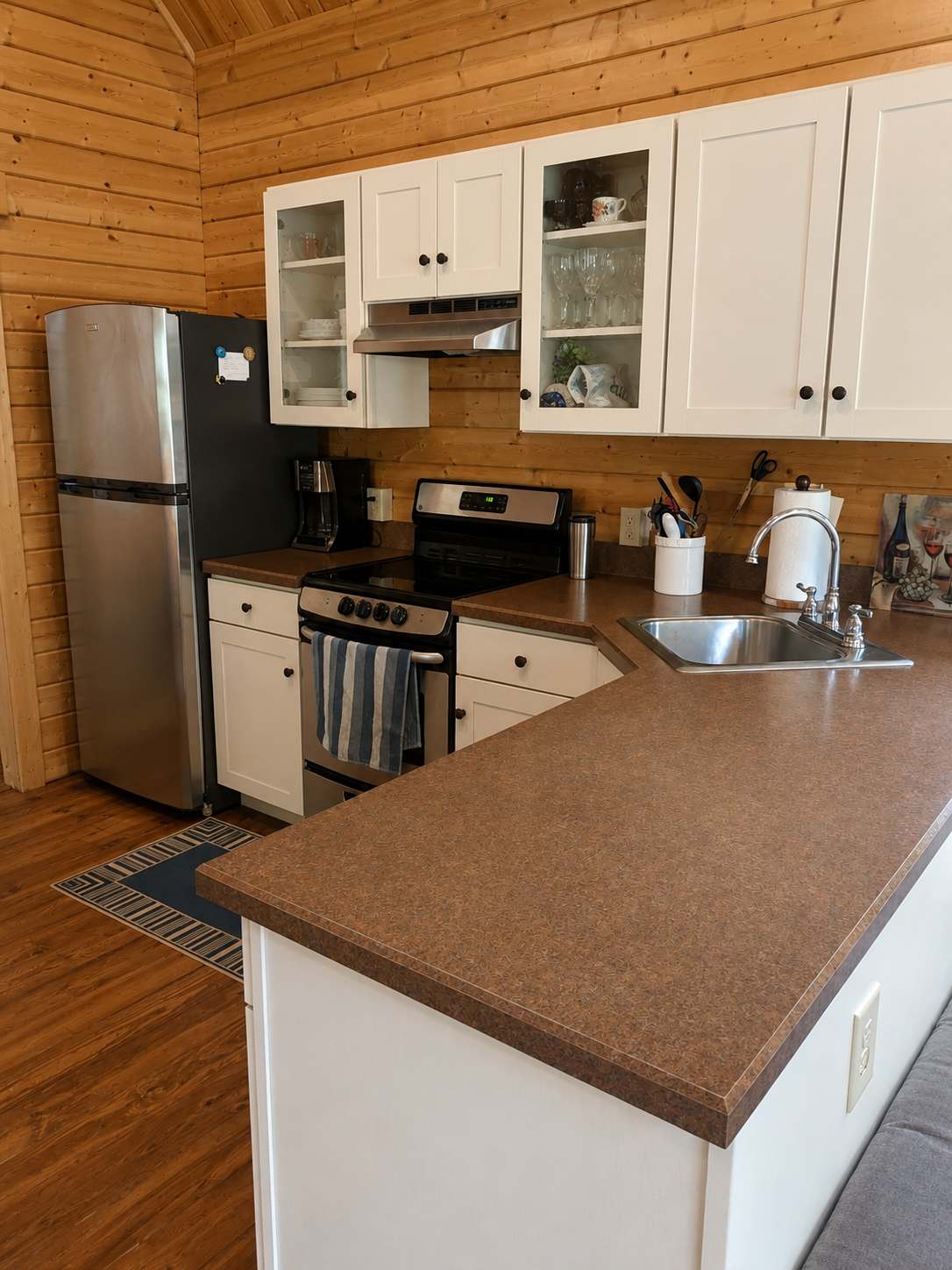 River Cabin w/Kayak, Fire Pit, WiFi & Game Room
