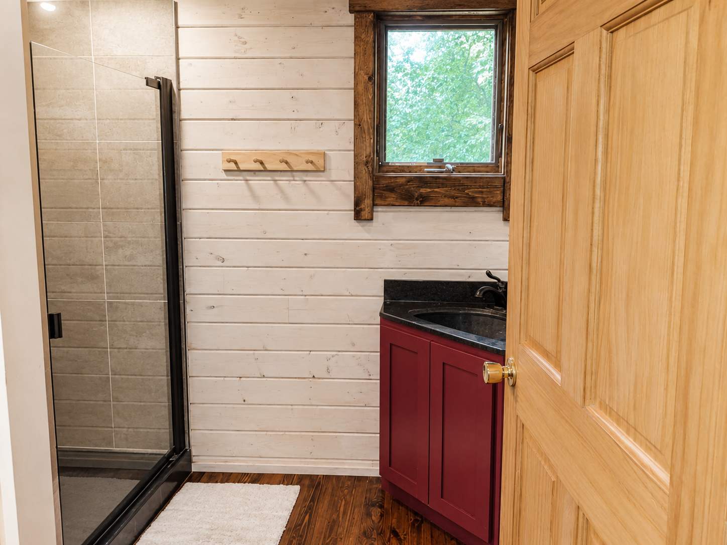 River Cabin w/Kayak, Fire Pit, WiFi & Game Room