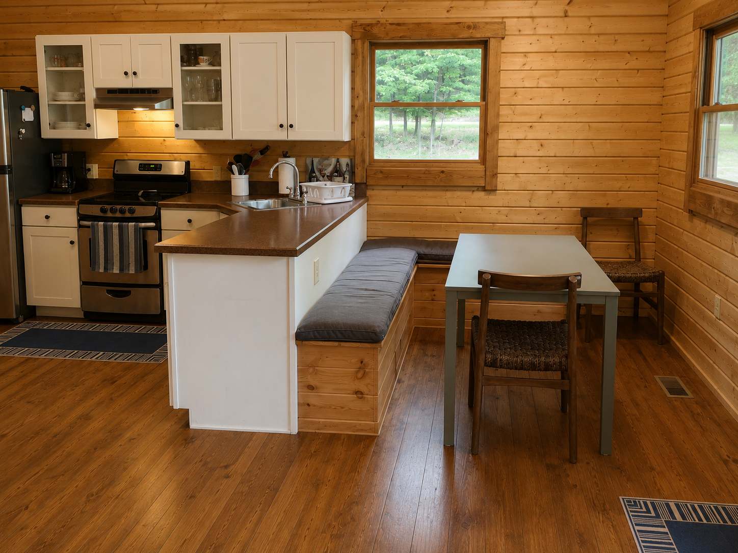River Cabin w/Kayak, Fire Pit, WiFi & Game Room