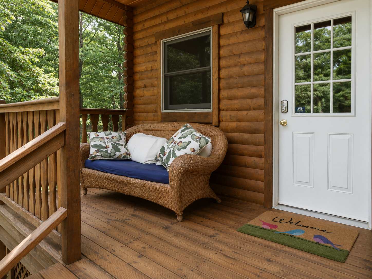 River Cabin w/Kayak, Fire Pit, WiFi & Game Room