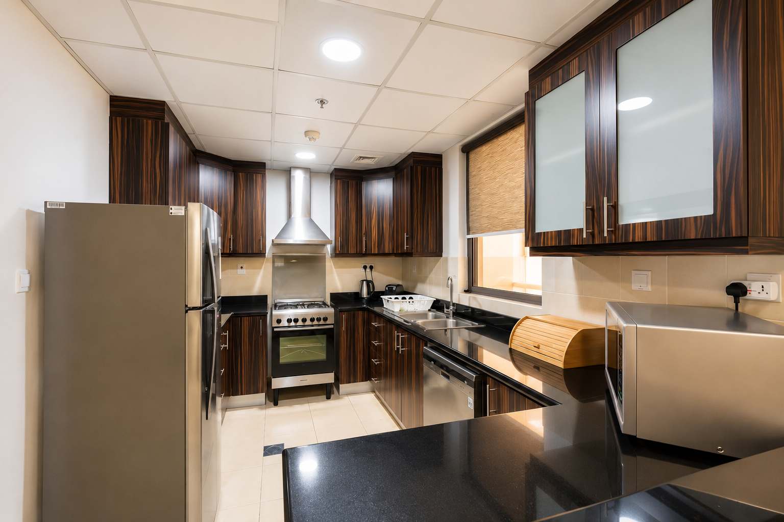 1BR Apartment with Pool & Gym in Dubai - Image 7