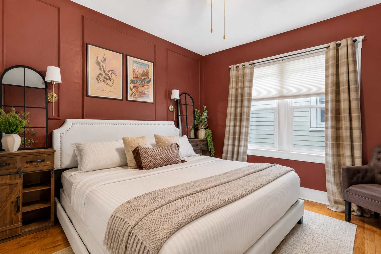 Group-friendly Beechmont retreat with backyard!