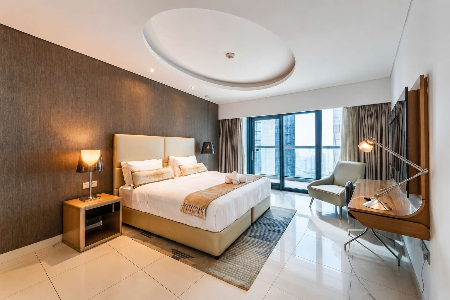 Luxury 1-Bedroom Apartment in Paramount - Image 12