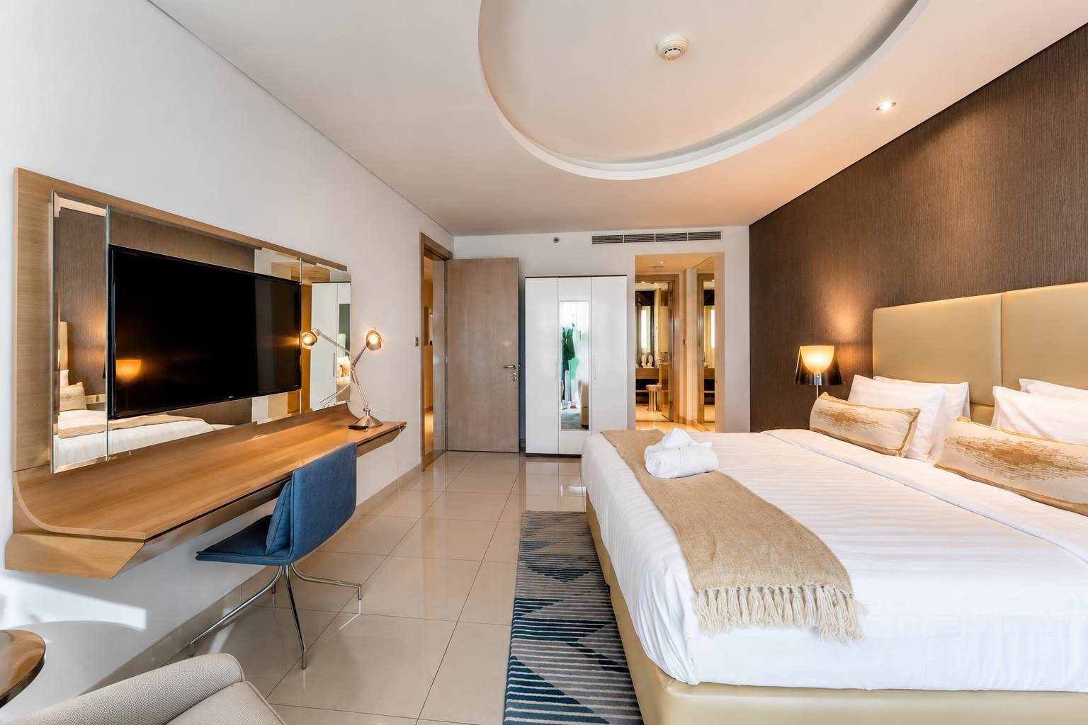 Luxury 1-Bedroom Apartment in Paramount - Image 15